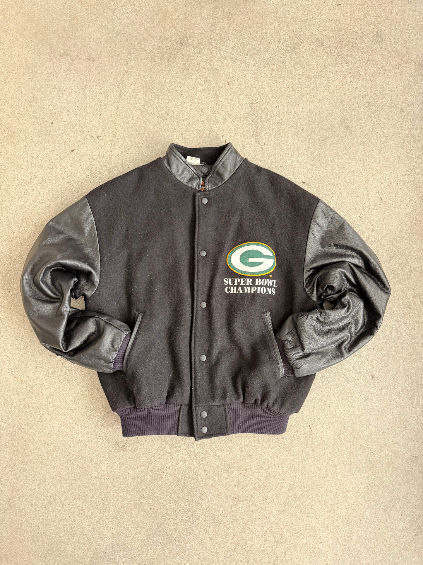 Vintage 1996 Packers Superbowl 31 Victory Letterman Jacket Signed By Keith Jackson and Desmond Howard - M